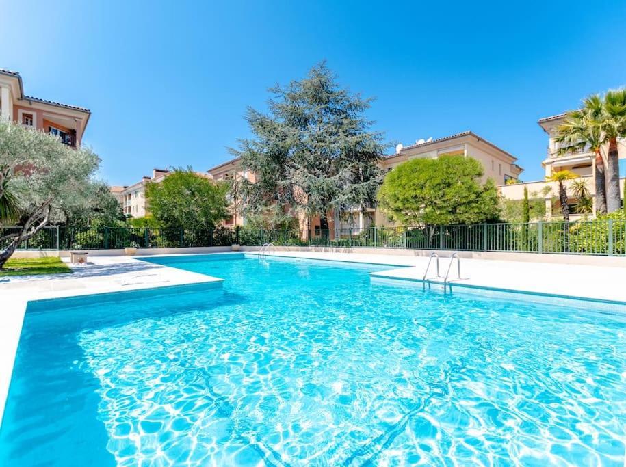 Appartement Anais De Saint-tropez, Bel Appartement, Avec Piscine Et Jardin, Au Coeur De Tropez *